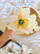 Load image into Gallery viewer, Paper Icelandic Poppy