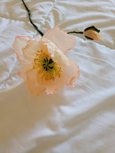 Load image into Gallery viewer, Paper Icelandic Poppy