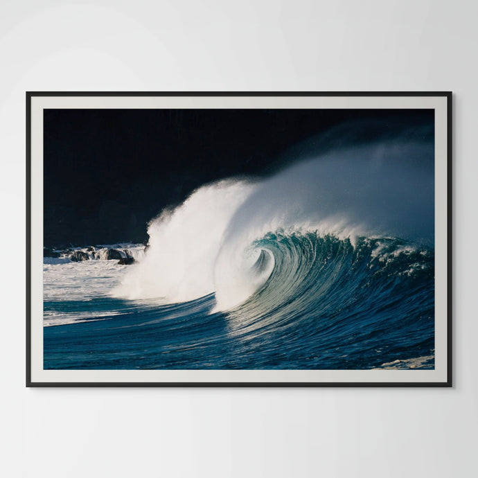 Photo of waves breaking on the North Shore of O'ahu Hawaii by Joanna Lentini